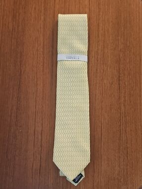 **NWT** Yellow With Light Blue Pattern Perry Ellis Portfolio Tie